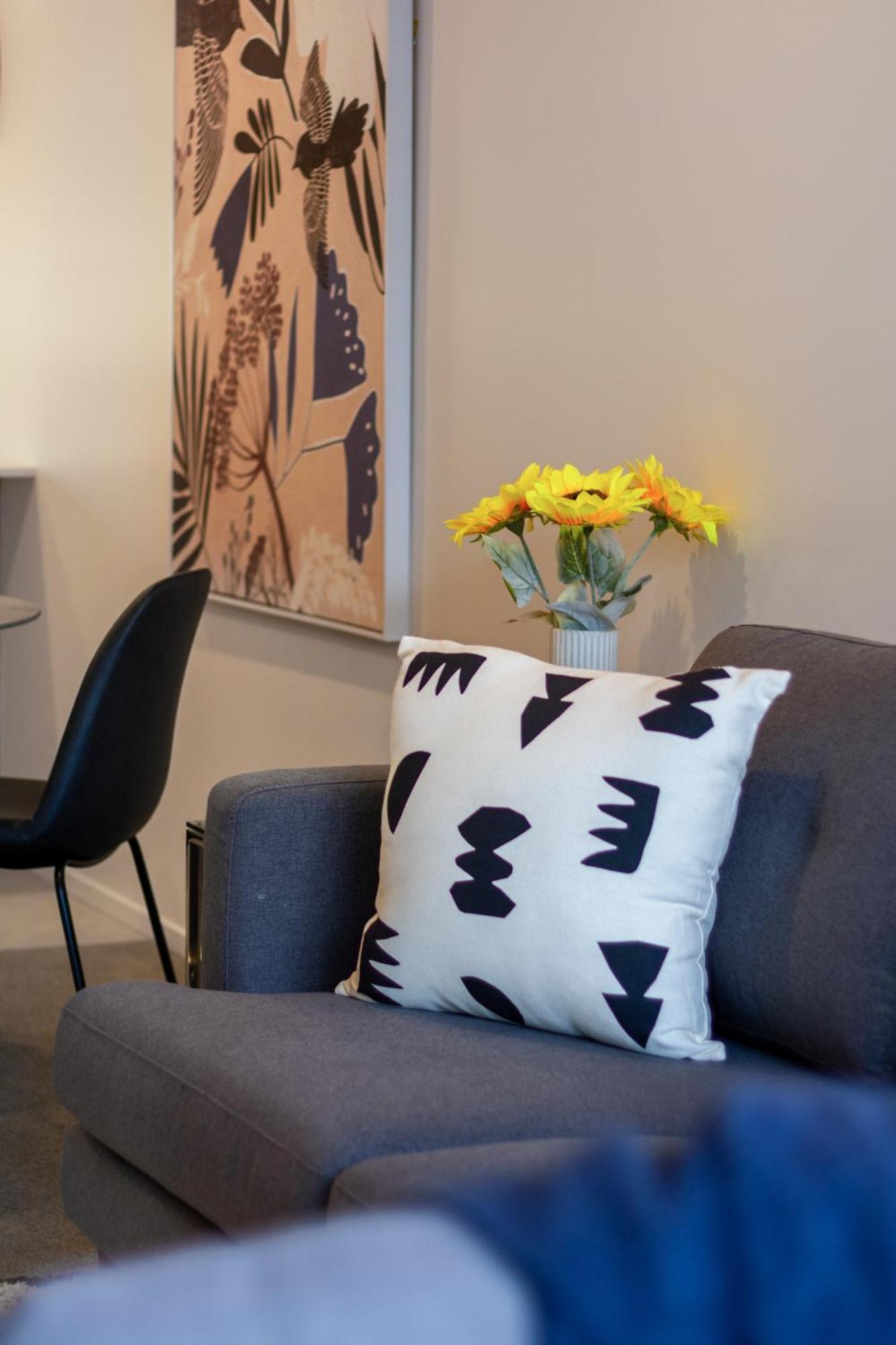 City Lights Retreat With Carpark 2 Bed 2 Bath Christchurch Exterior photo